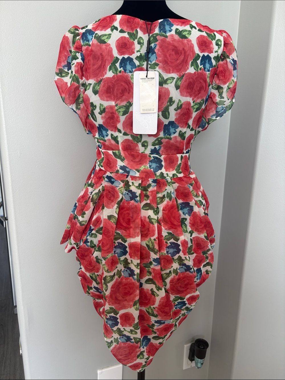 Vero Moda Red Floral Wrap-Style Mini Dress with Blue & Green Accents - Picture 9 of 10